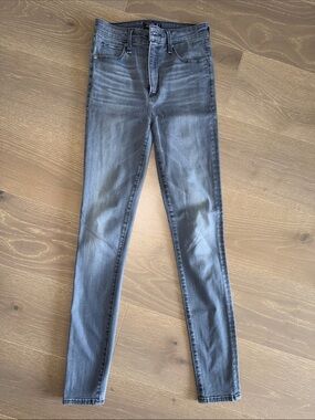 Abercrombie & Fitch Women’s Gray Skinny Jeans size 25L